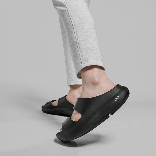 国内正規品】OOFOS ウーフォス OOyea ウーヤー リカバリーサンダル