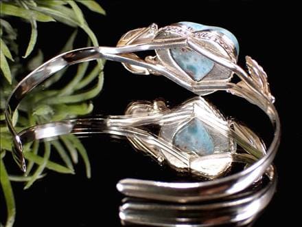 ◇極上特大天然石使用！◇キュートなハート型◇愛と平和の象徴◇カリブ