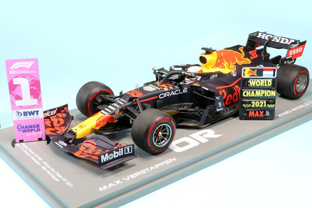 スパーク 1/18 レッドブル RB16B アブダビGP 2021 Winner M