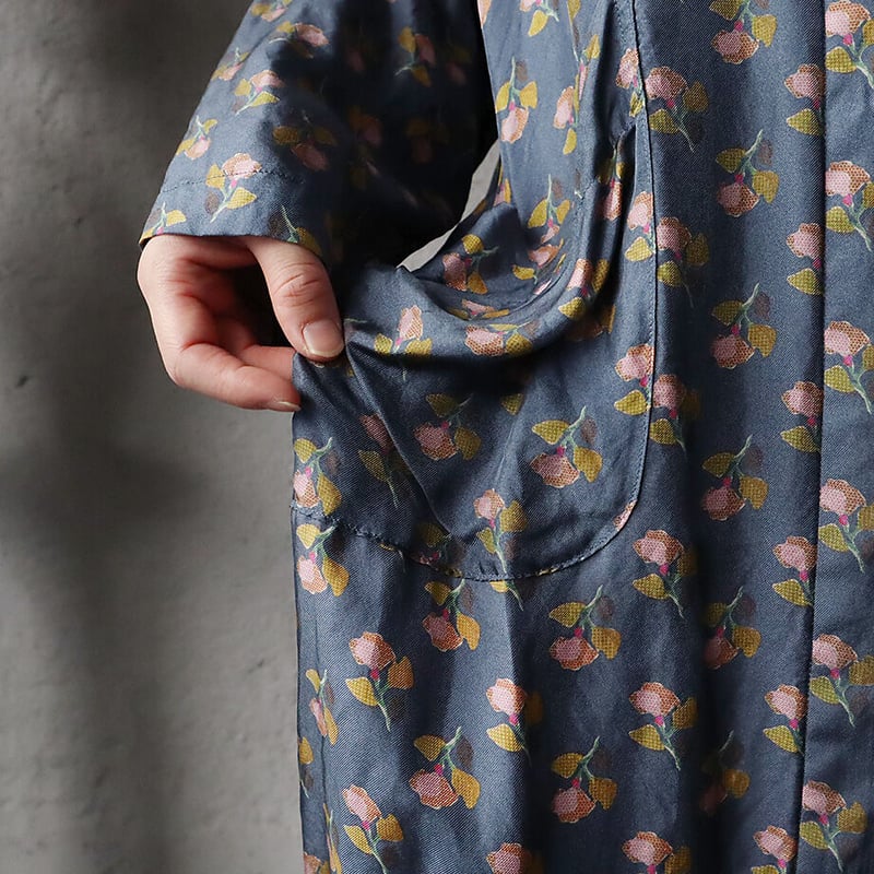 TOWAVASE sarasa silk robe Louis (navy) | nii-B