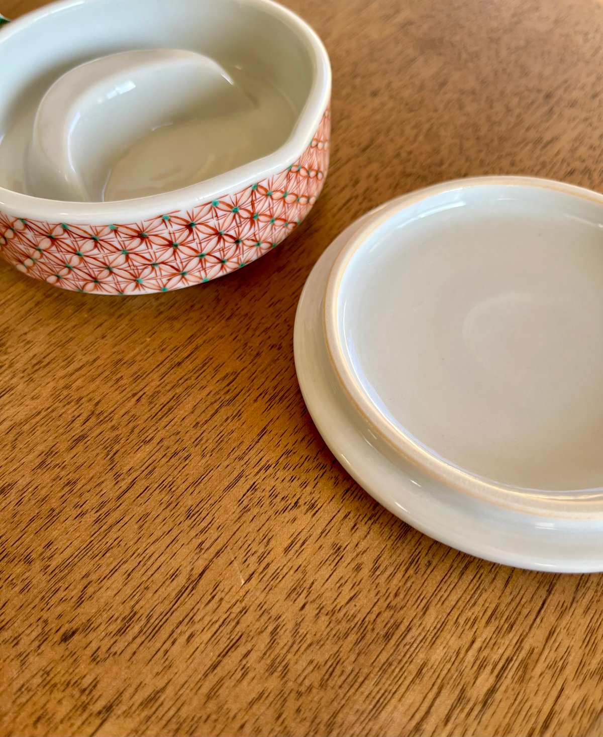 九谷焼 赤絵宝文様墨池 | 上杉文林堂