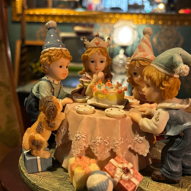 リカルドシェルマニ バースディパーティー 陶器置物 | アンティーク