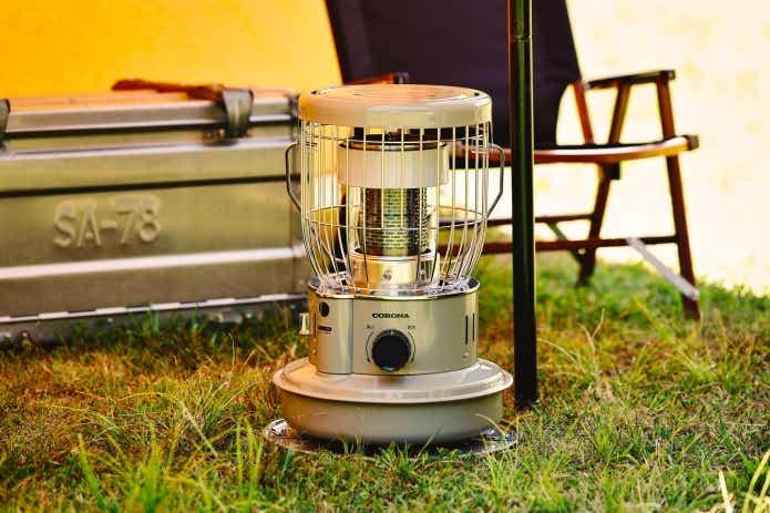 今回も入手困難！？人気カラーのコロナ石油ストーブ3種をテントで使っ
