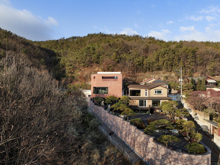 House on the Hill / LKSA | ArchDaily
