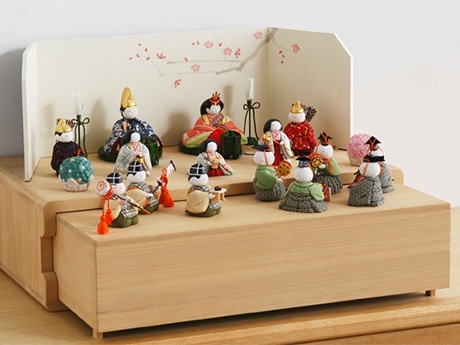 浅草橋「人形師 原孝洲」で小さなひな人形 －無形文化財指定の技術で
