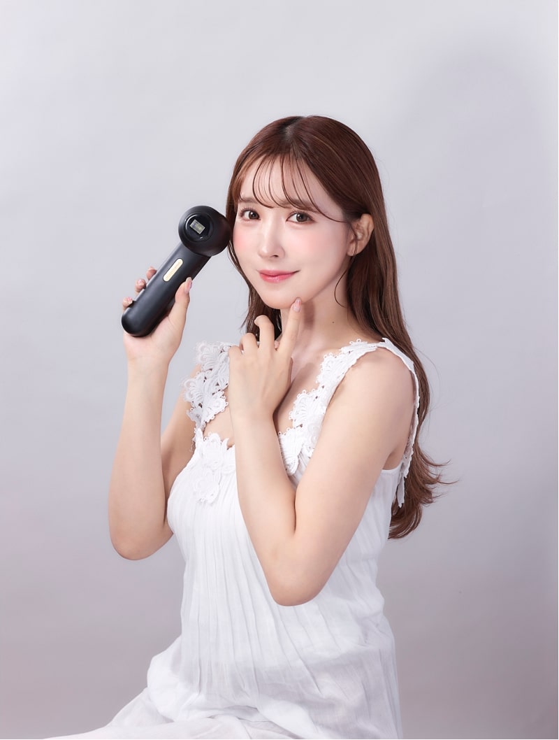 三上悠亜さんがアンバサダー】家庭用美顔器「JOVS Blacken」が就任