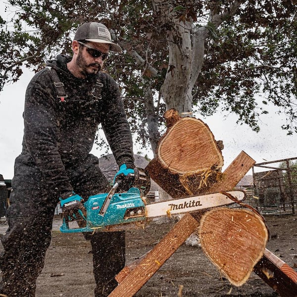 Makita XGT 18 in. 40V max Brushless Electric Battery Chainsaw