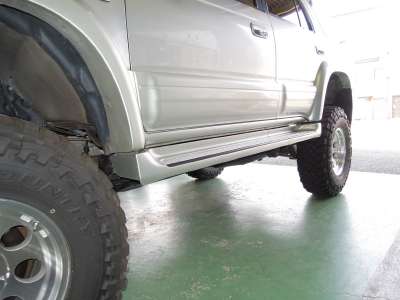 185サーフのサイドステップ取付けです。 | 4WD・四駆カスタム