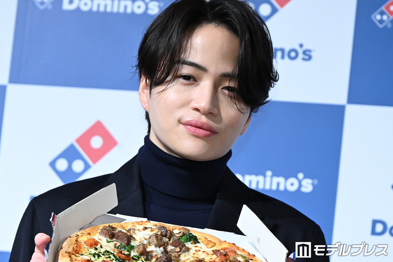 Domino's 世界のピザ ポスター 菊池風磨 菊池風磨、「家族や友達と