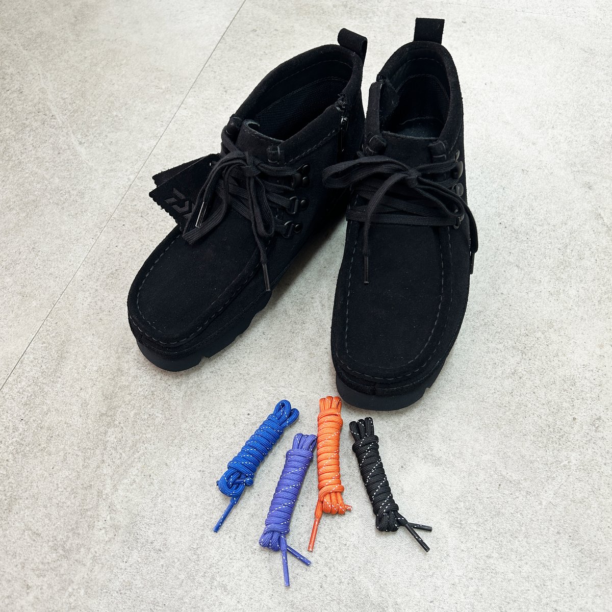 ダイワ ピア39×クラークス オリジナルズ】のワラビーブーツが