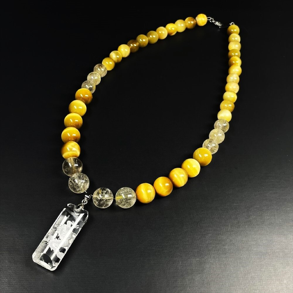 縁起の良い龍を身に着け運気アップ］最強天然石数珠 浮彫皇帝龍本水晶