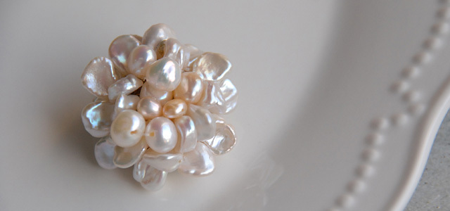ブローチ パール レディース ピンブローチ 花びらパール 淡水パール