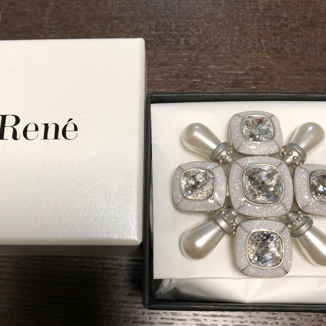 Rene ルネ ブローチ フェイクパール ビジュー シルバーカラー Rene