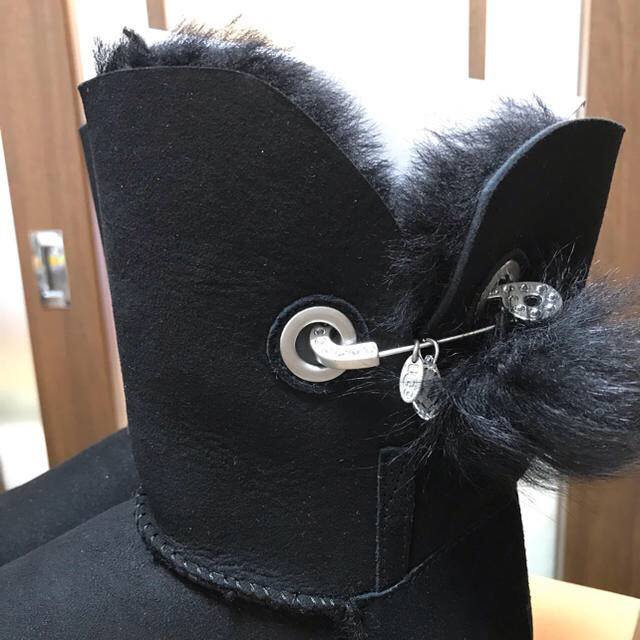 UGG - アグ UGG スワロフスキーピン付きムートンブーツ 黒 6サイズ