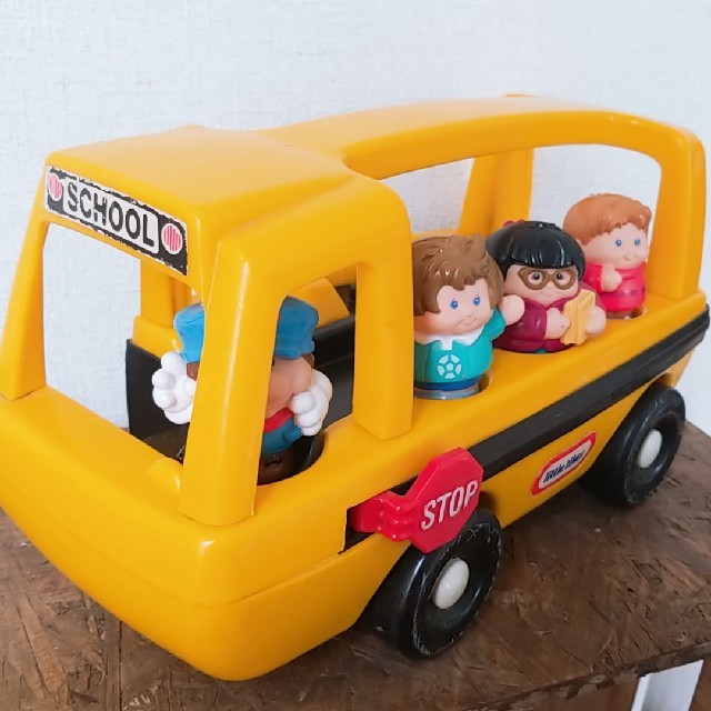 Little Tikes - リトルタイクス スクールバス 人形4体付き