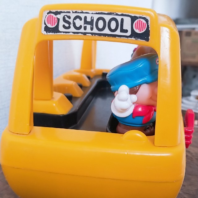 Little Tikes - リトルタイクス スクールバス 人形4体付き