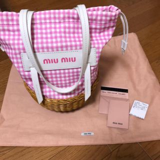 MIU MIU（かごバッグ/ストローバッグ ・ ピンク/桃色系）のフリマ