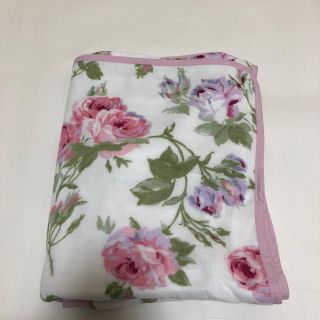 LAURA ASHLEY（毛布）のフリマアイテム一覧