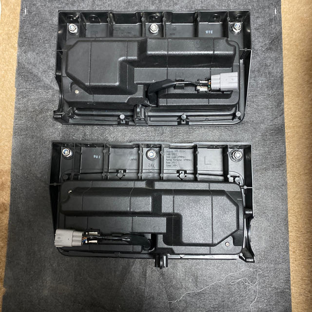 日野 17プロフィア 新車外し純正テールの通販 by 千葉ちゃん's shop