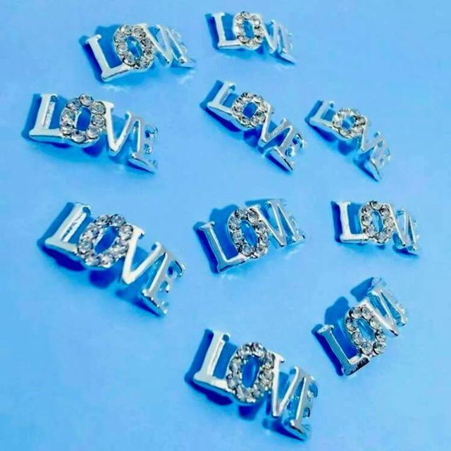 P164《2個》ネイルパーツ Love LOVE ラブ シルバー 文字 ギャルの通販