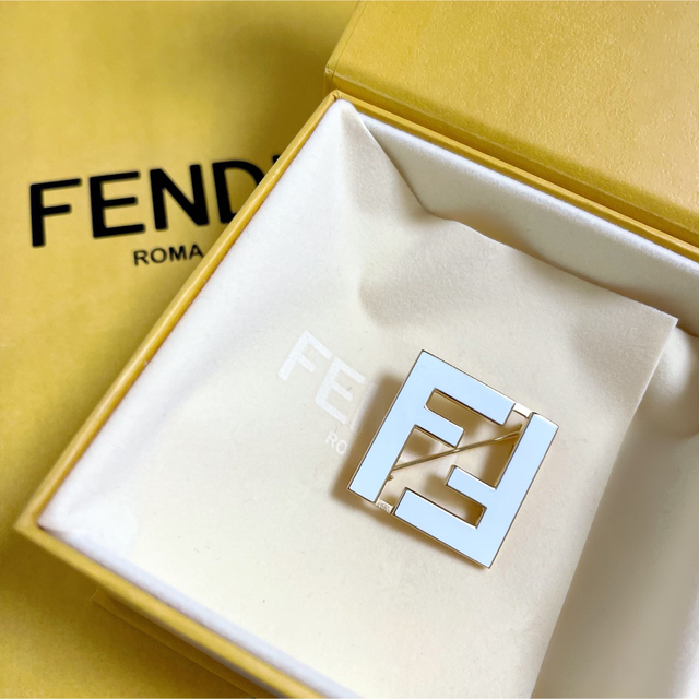 FENDI - FENDI ブローチの通販 by ♡♡♡'s shop｜フェンディならラクマ