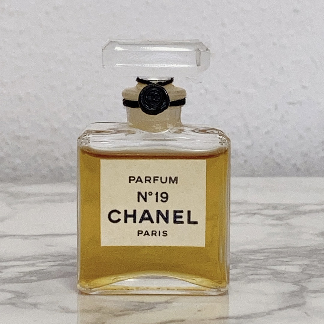 CHANEL - 美品 未使用 シャネル N°19 パルファム 7ml 香水の通販 by