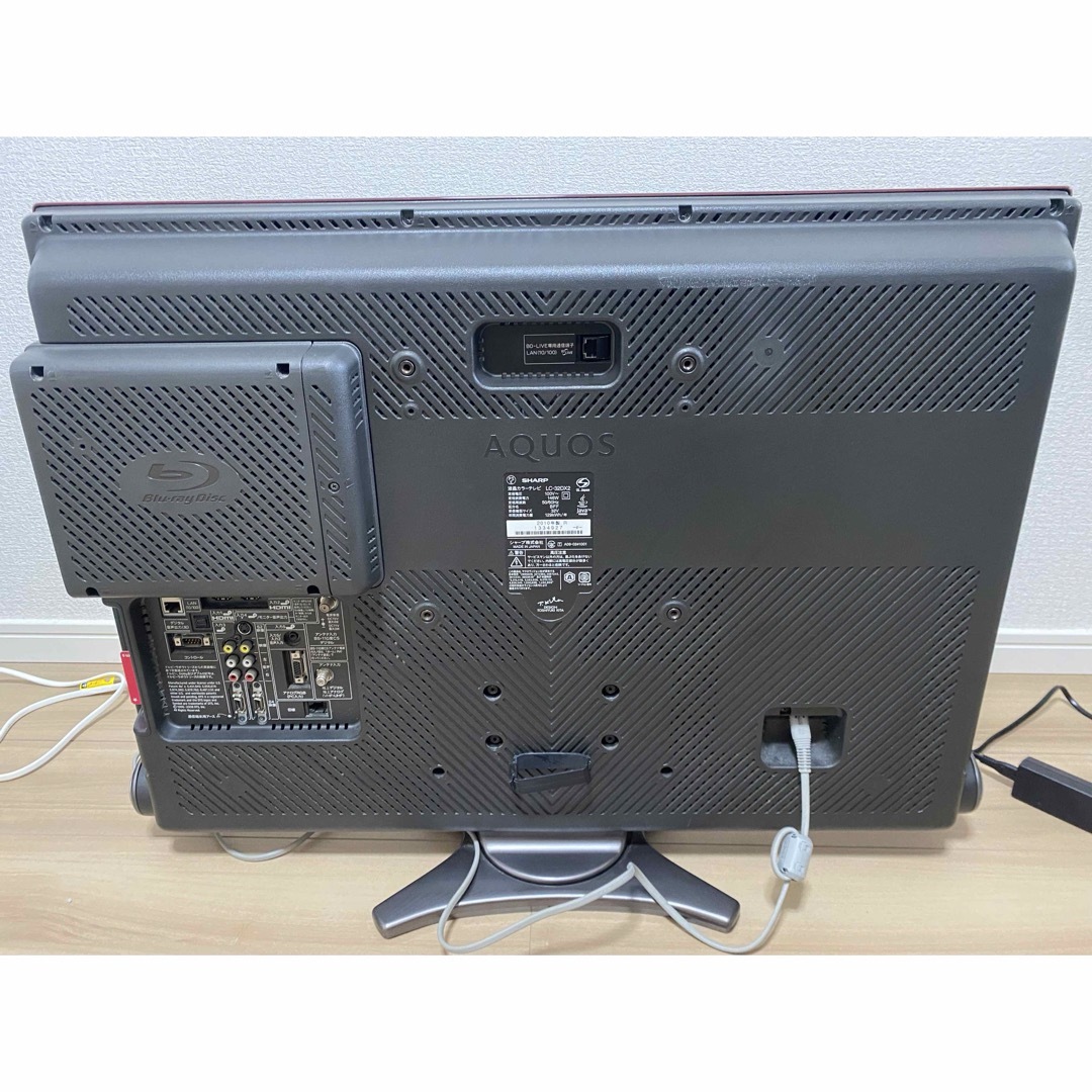 AQUOS - AQUOS世界の亀山モデルテレビ32インチ HDMIケーブルおまけ付き