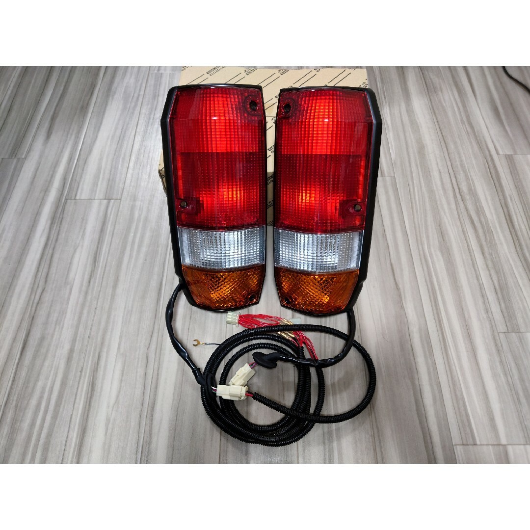 トヨタ - 再再販 ランドクルーザー70 4灯化キット 純正 テールレンズ