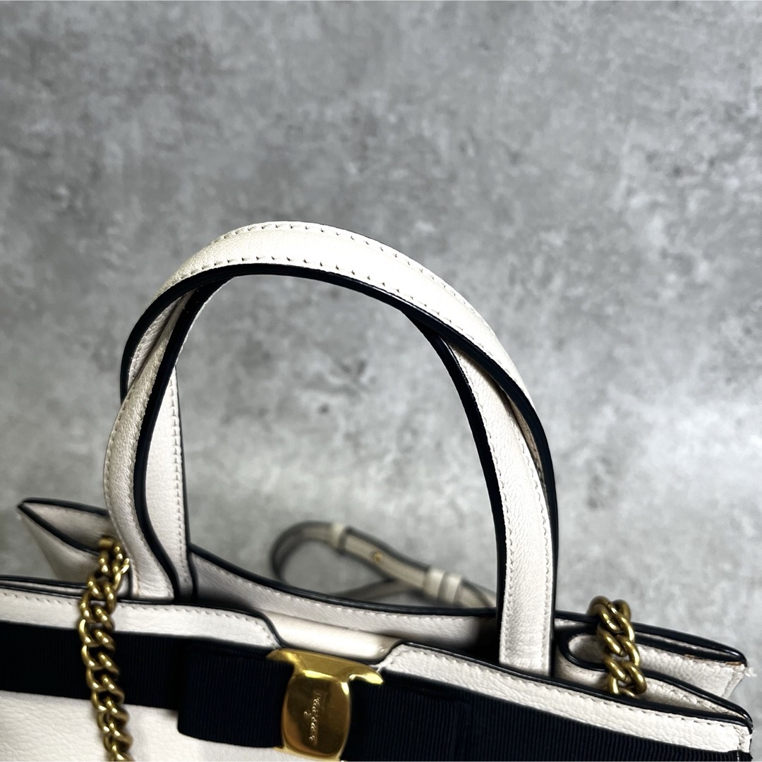 Salvatore Ferragamo - 極美品 サルバトーレフェラガモ ヴァラリボン