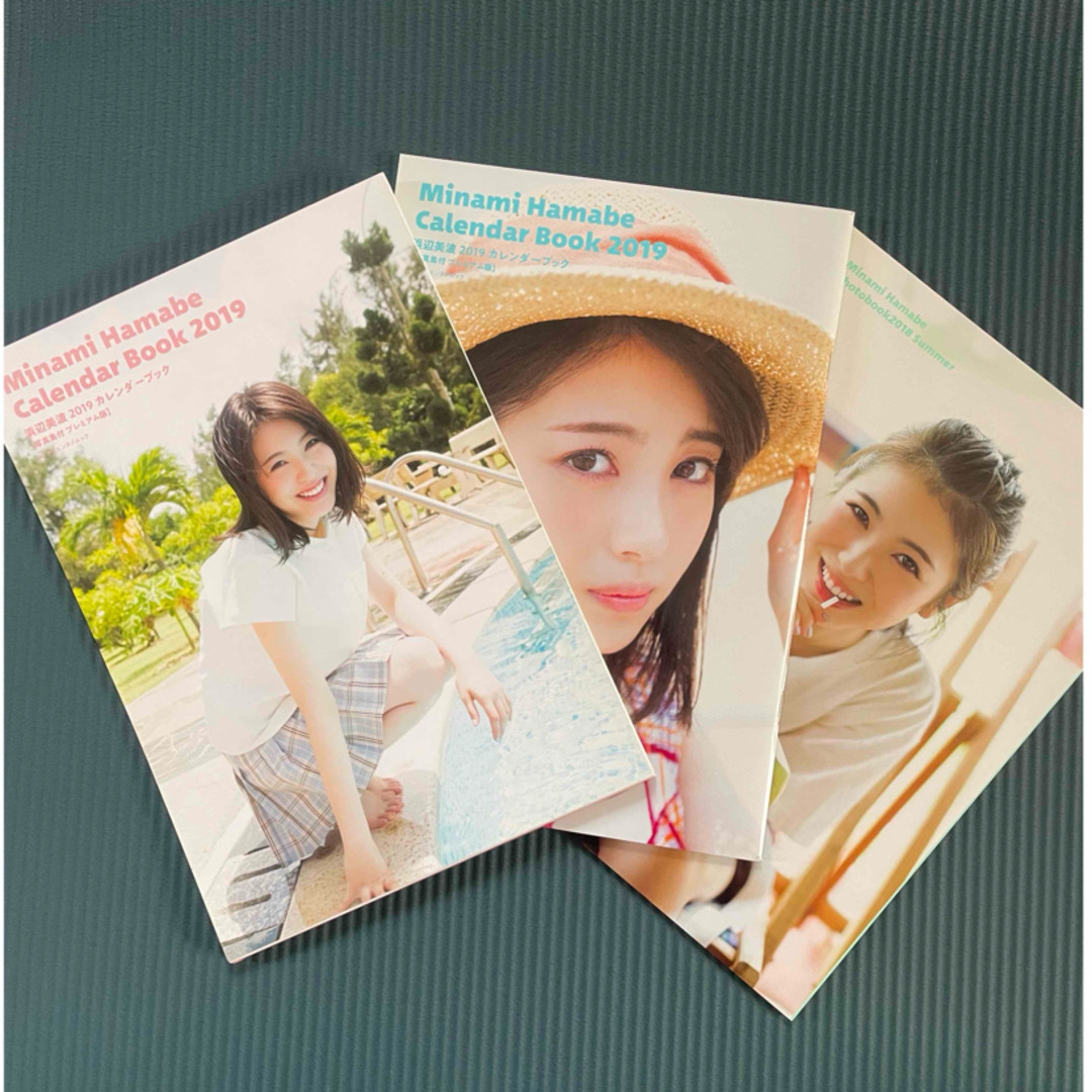直筆サイン】浜辺美波 2019カレンダーブック 写真集付 プレミアム版の