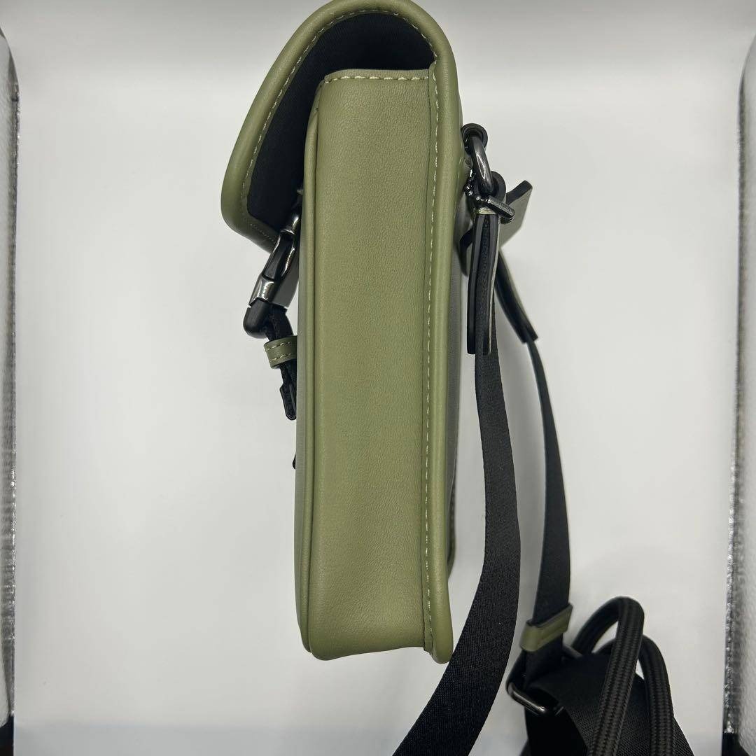 極美品✨COACH ショルダーバッグ レーサー フォン クロスボディ 収納袋 緑