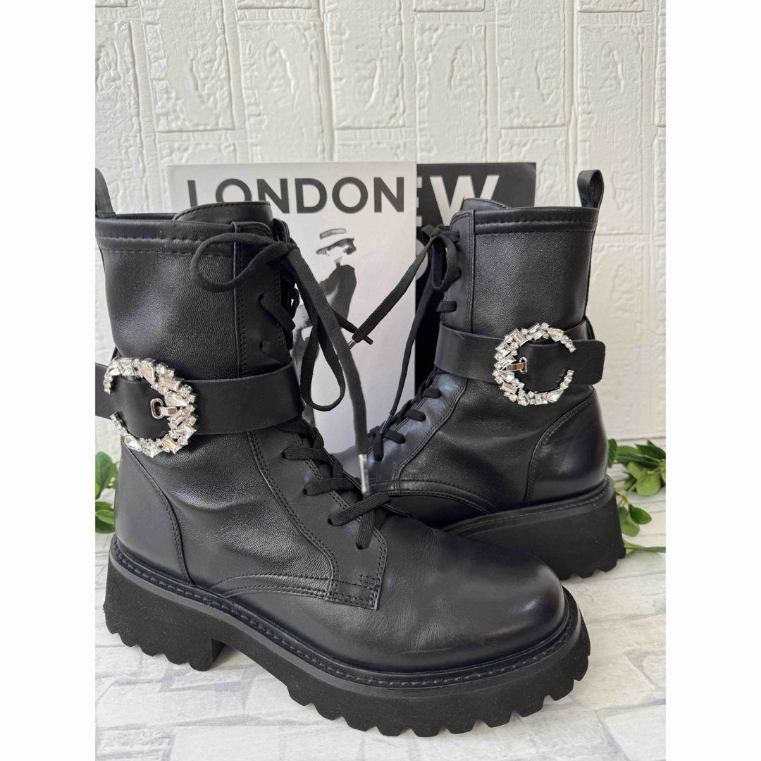 STACCATO（スタッカート） ムーンフラワリーレースアップブーツ BLKの