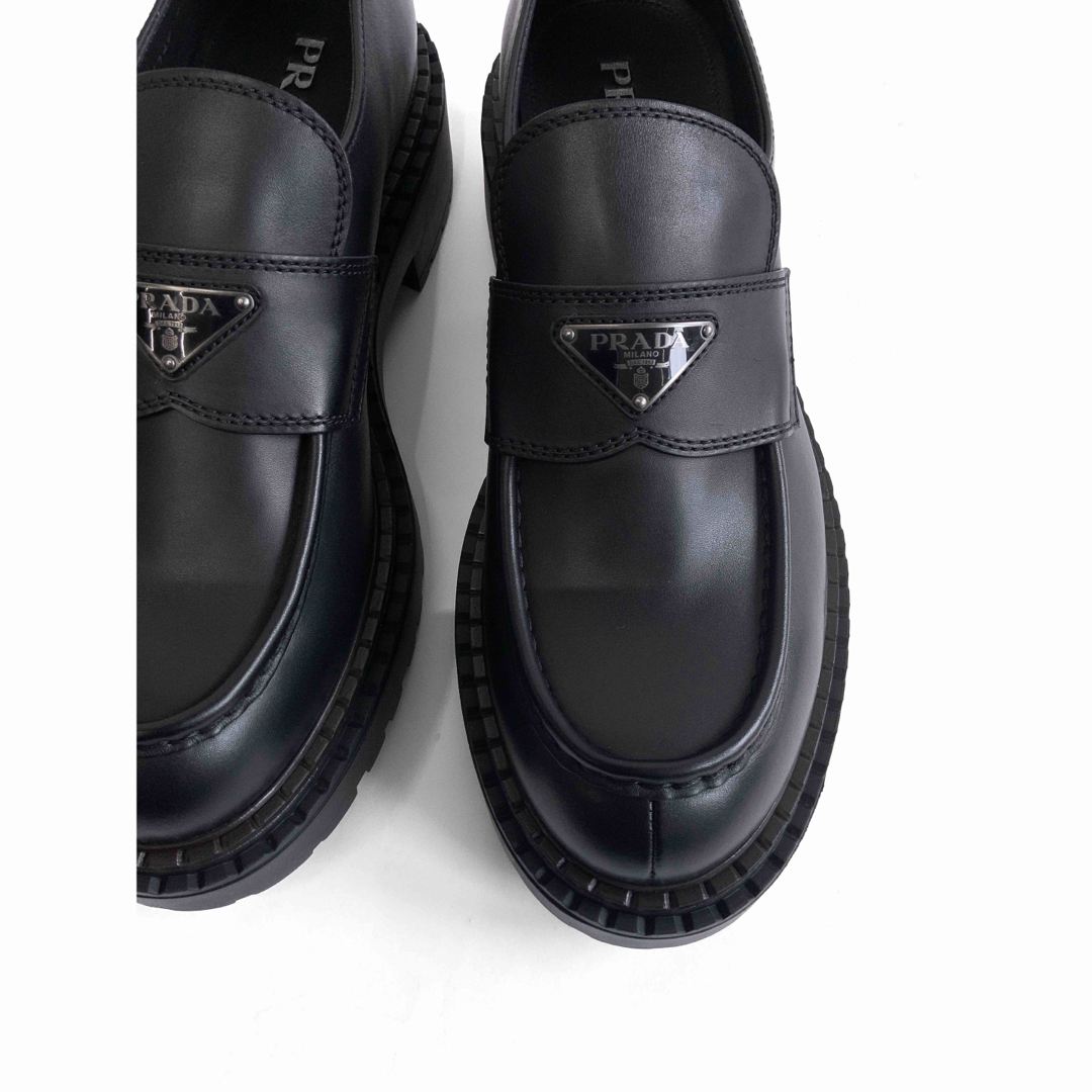 PRADA - PRADA プラダ ブラック レザー ローファー トライアングルロゴ