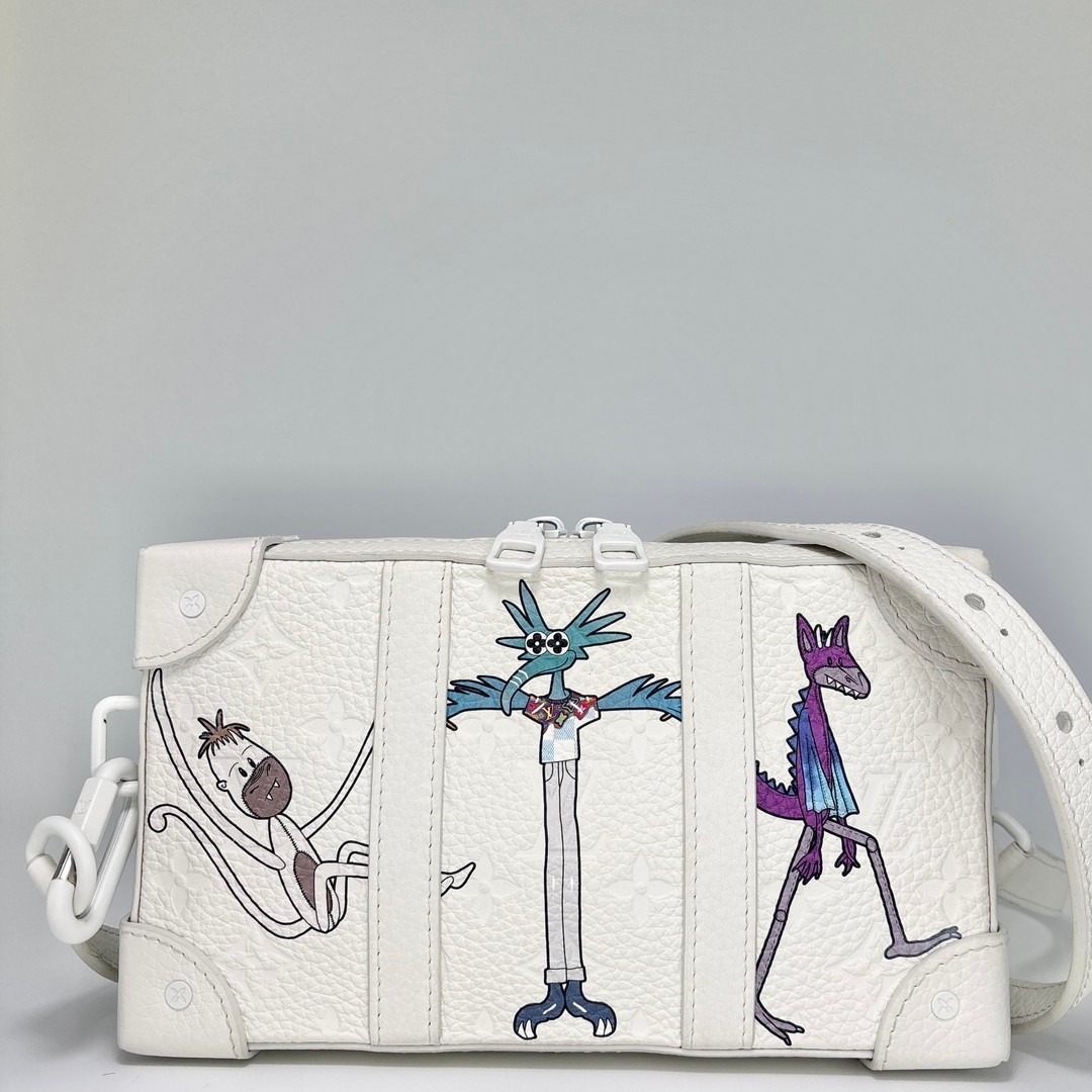 LOUIS VUITTON - 未使用 ルイヴィトン トリヨンレザー LVフレンズ