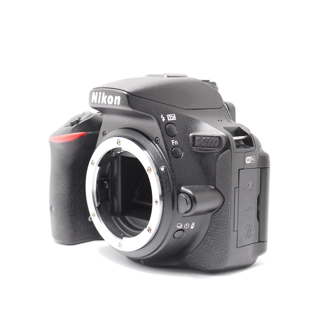 Nikon - 【使用回数僅少】美品 Nikon D5500 手ぶれ補正レンズ付き WiFi