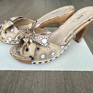 MIU MIU（サンダル）のフリマアイテム一覧