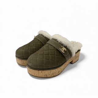 CHANEL（サンダル ・ ゴールド/金色系）のフリマアイテム一覧