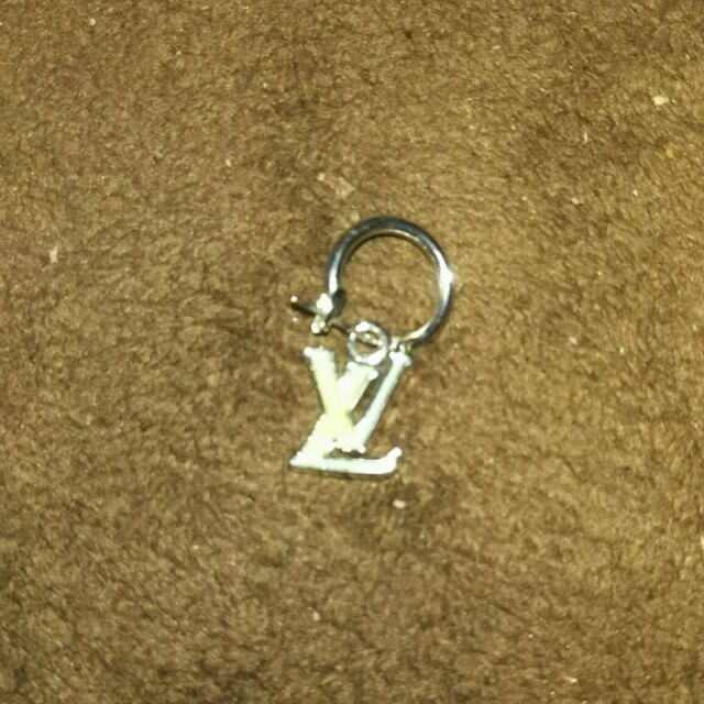 LOUIS VUITTON - ルイヴィトン片耳ピアスの通販 by ゆみりん's shop