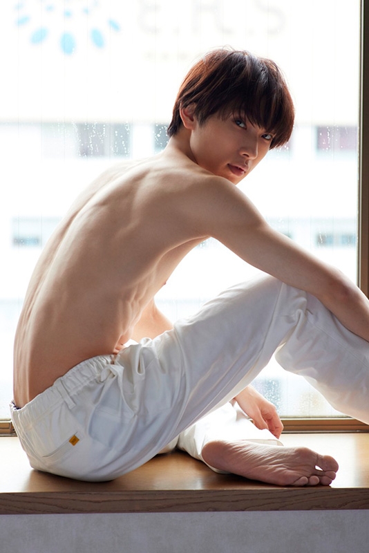 滝澤諒1st写真集「TREASURE」［TOKYO NEWS MOOK］ : 滝澤諒