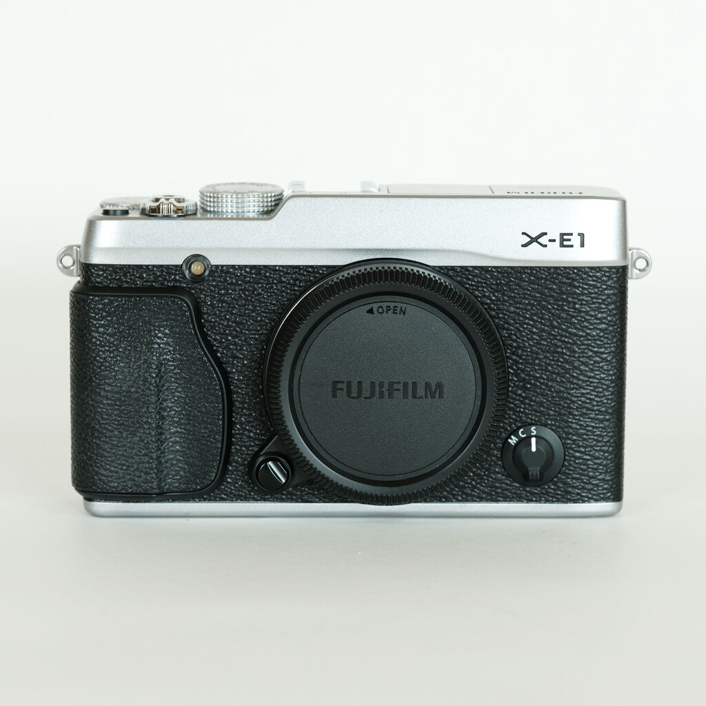 FUJIFILM X-E1 シルバーの出品 | ONE SCENE（ワンシーン）