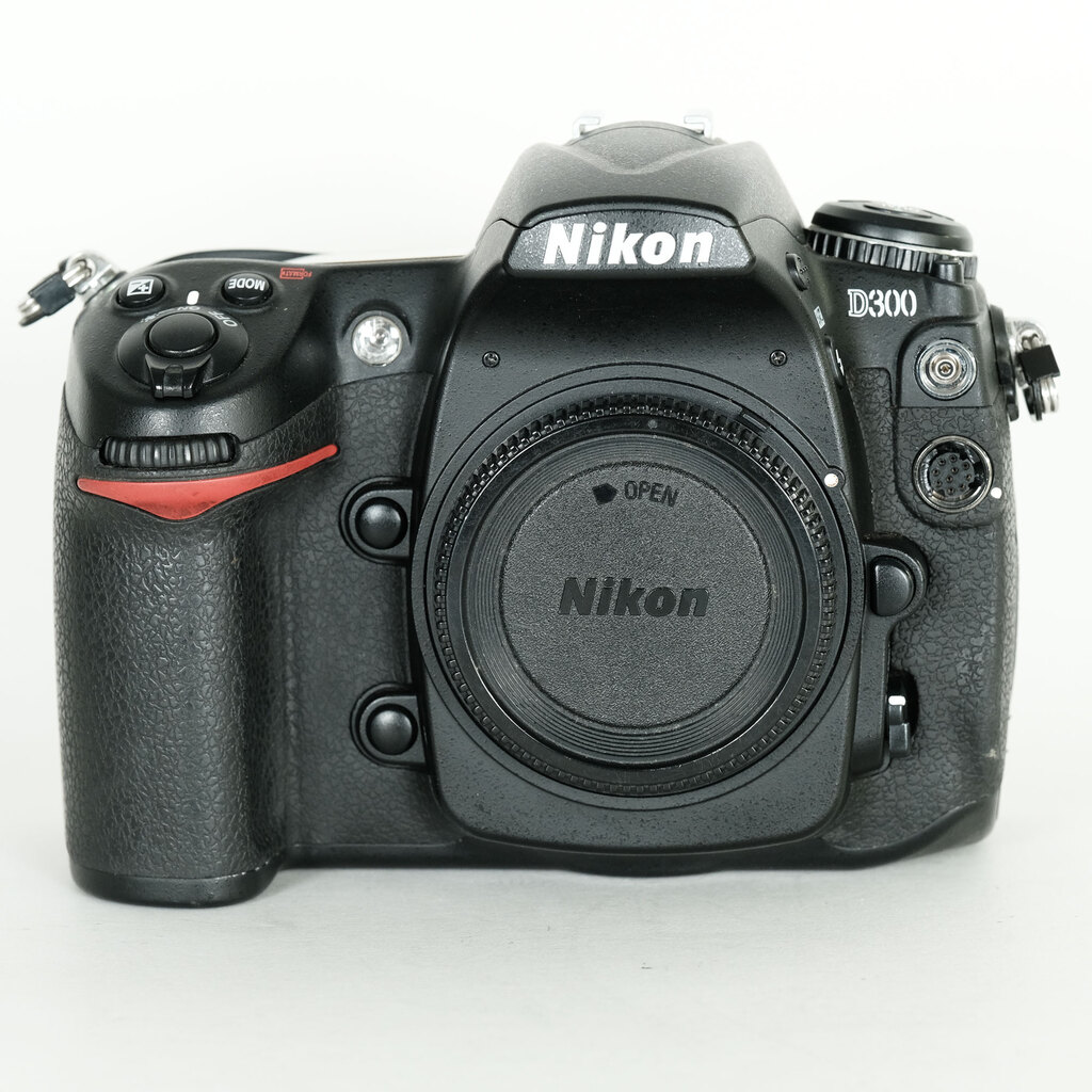 Nikon D300 ボディの出品 | ONE SCENE（ワンシーン）