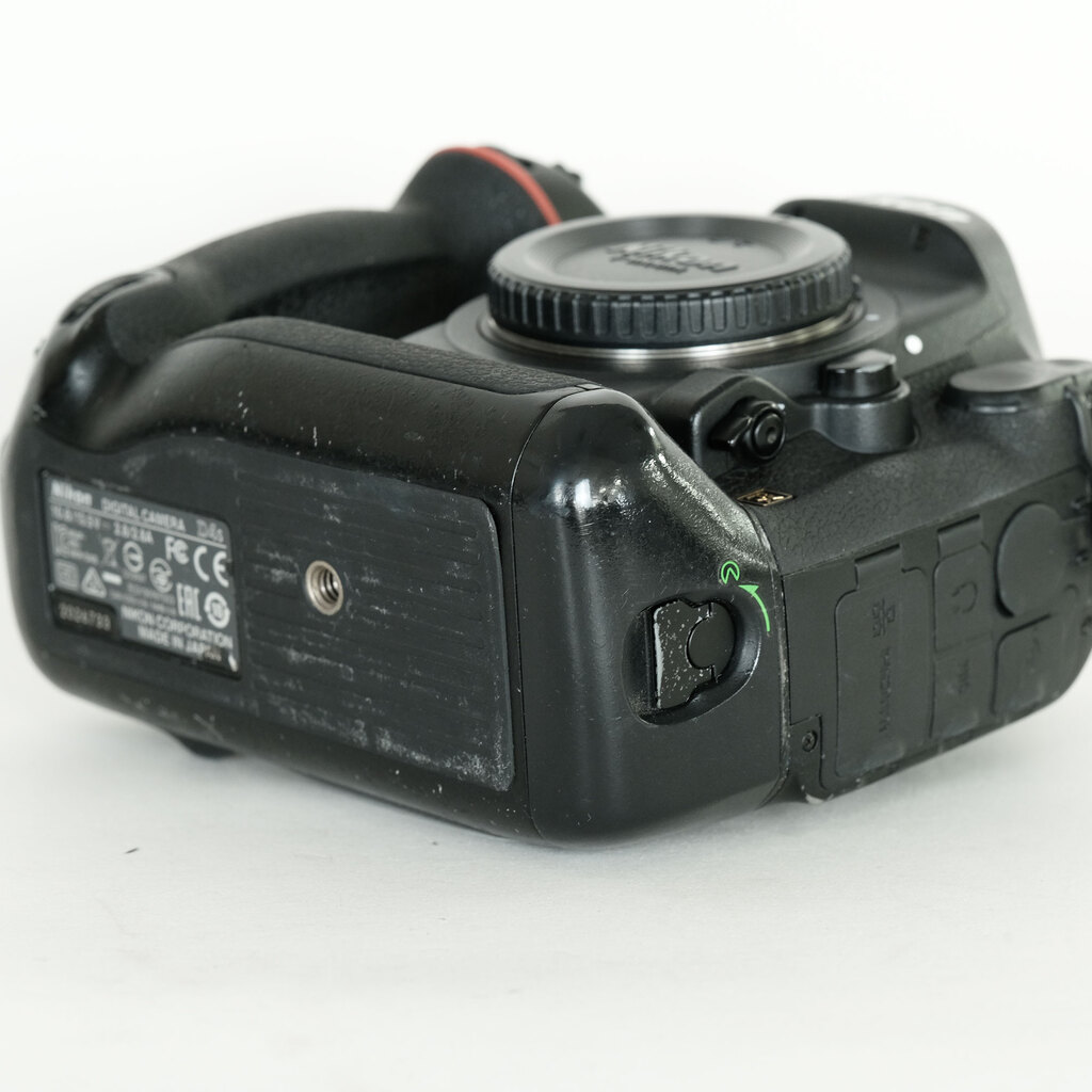 Nikon D4Sの出品 | ONE SCENE（ワンシーン）