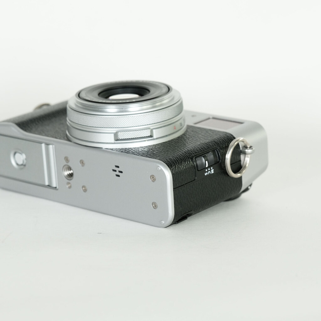 FUJIFILM X100V シルバーの出品 | ONE SCENE（ワンシーン）