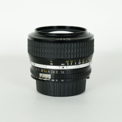 Nikon AI Nikkor 50mm f/1.2Sを徹底解説。作例から中古相場まで | ONE