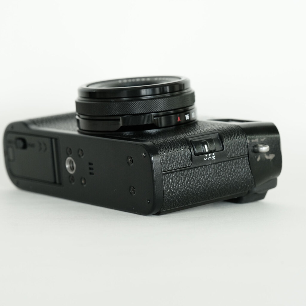 FUJIFILM X100F ブラックの出品 | ONE SCENE（ワンシーン）