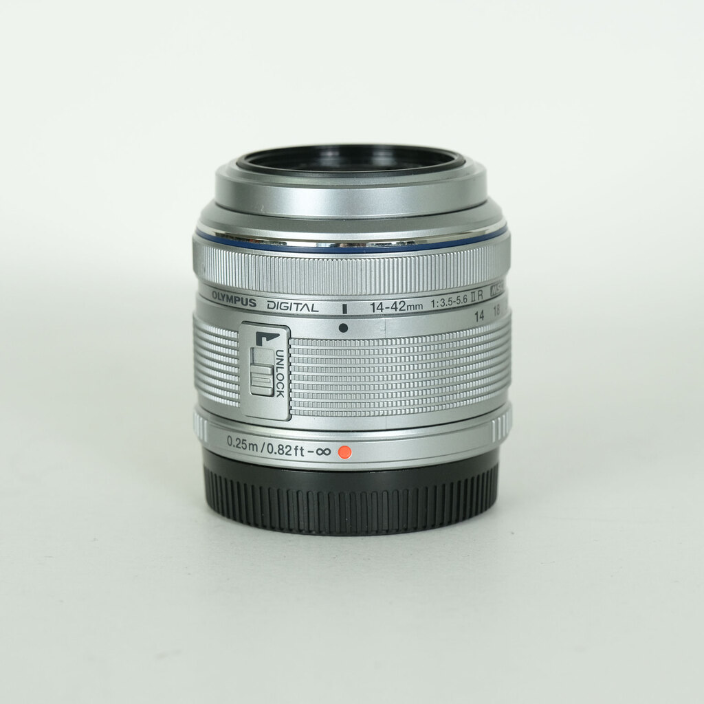 M.ZUIKO DIGITAL 14-42mm F3.5-5.6 II R [シルバー] 中古価格比較