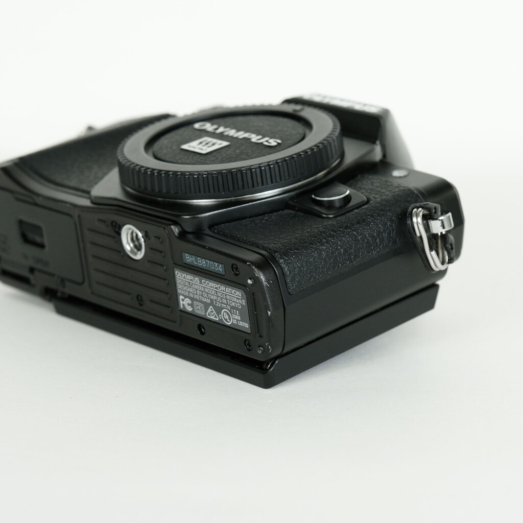 OLYMPUS OM-D E-M10 Mark IIの出品 | ONE SCENE（ワンシーン）