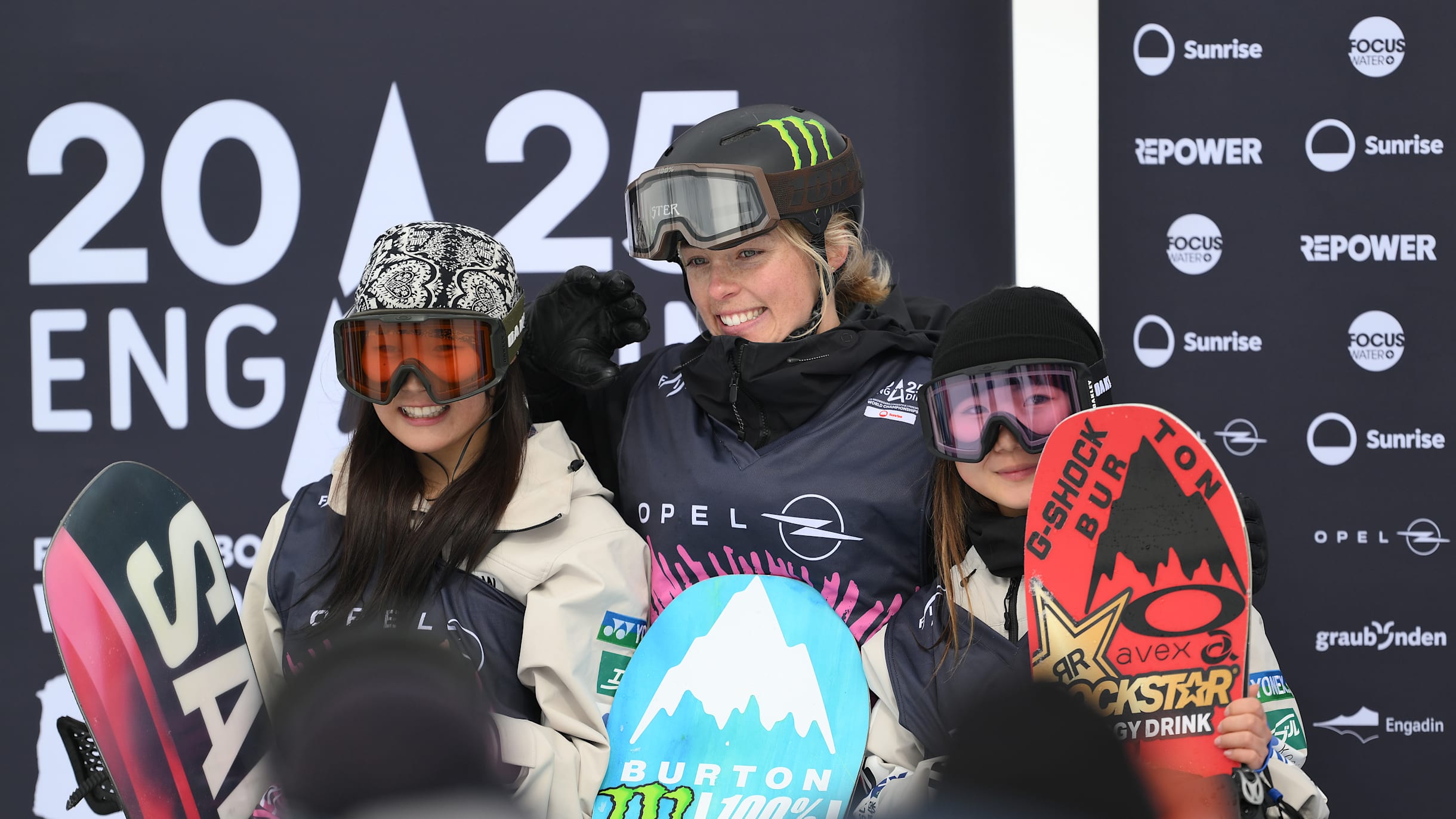 The special bond between snowboard rivals Zoi Sadowski-Synnott and