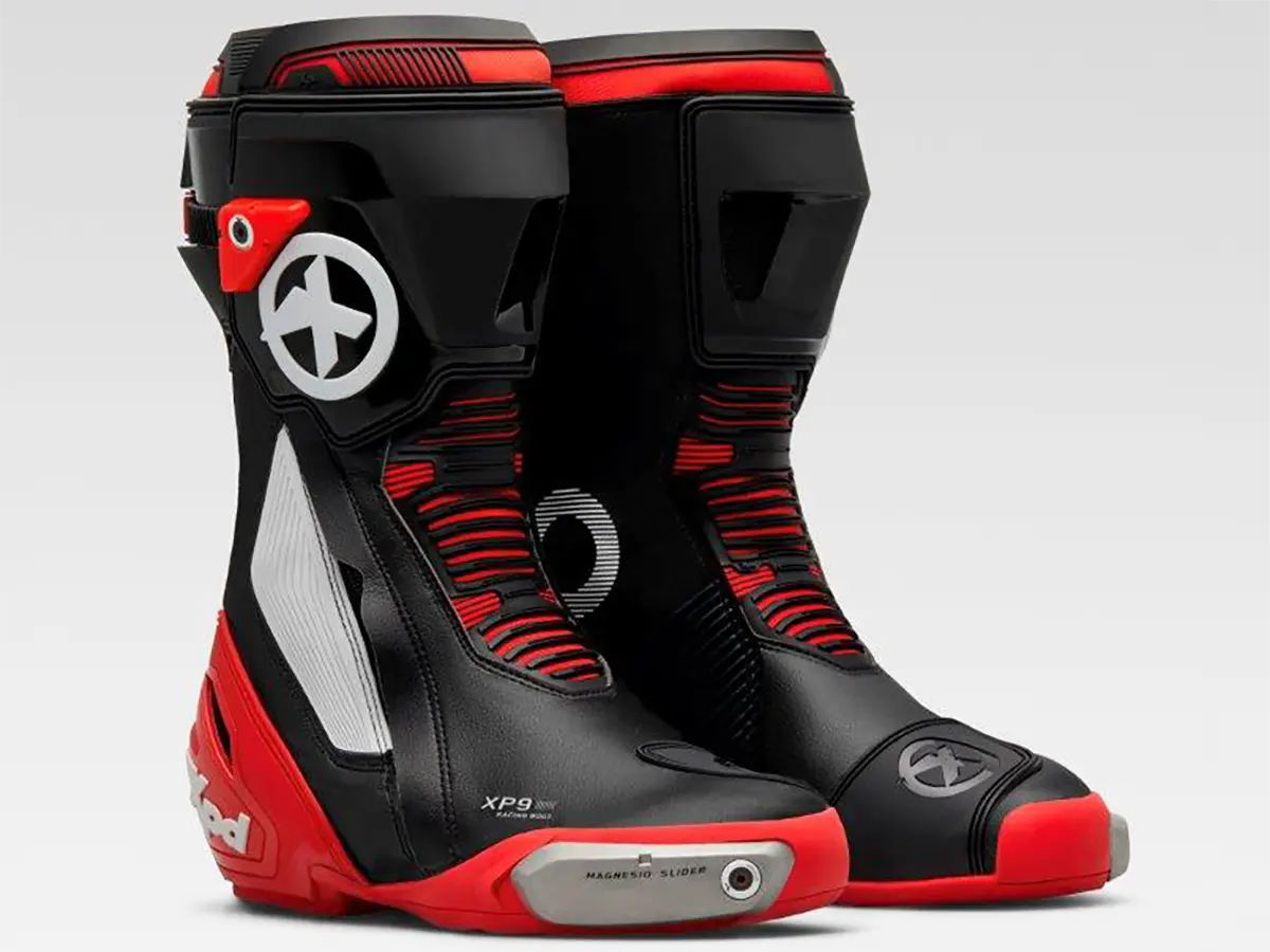 XPDの新作レーシングブーツ「XP9-S」が発売！MotoGP技術を継承した高