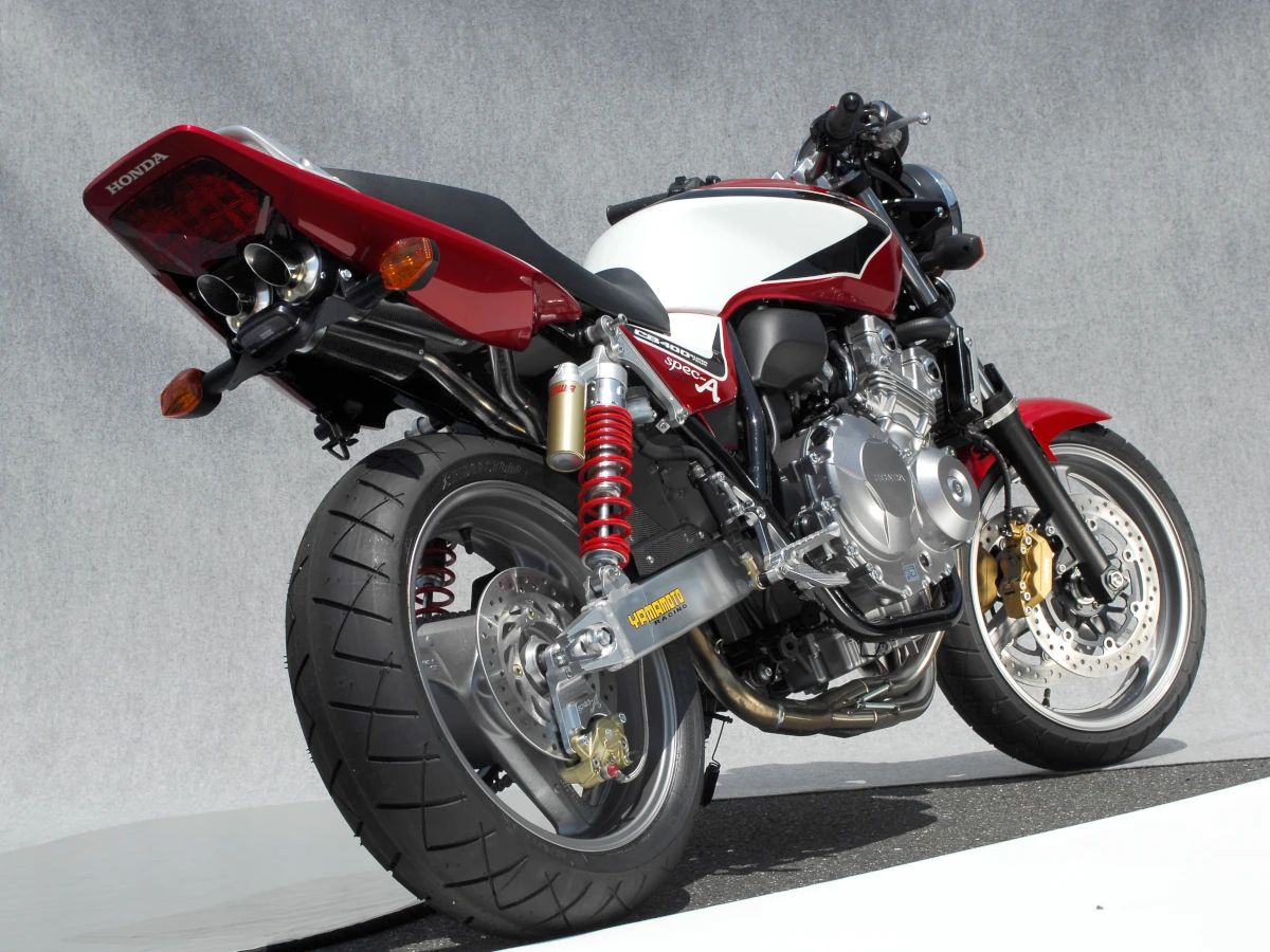 スクープ？】ヤマモトレーシングはCB400SF/SB用センターアップフルエキ